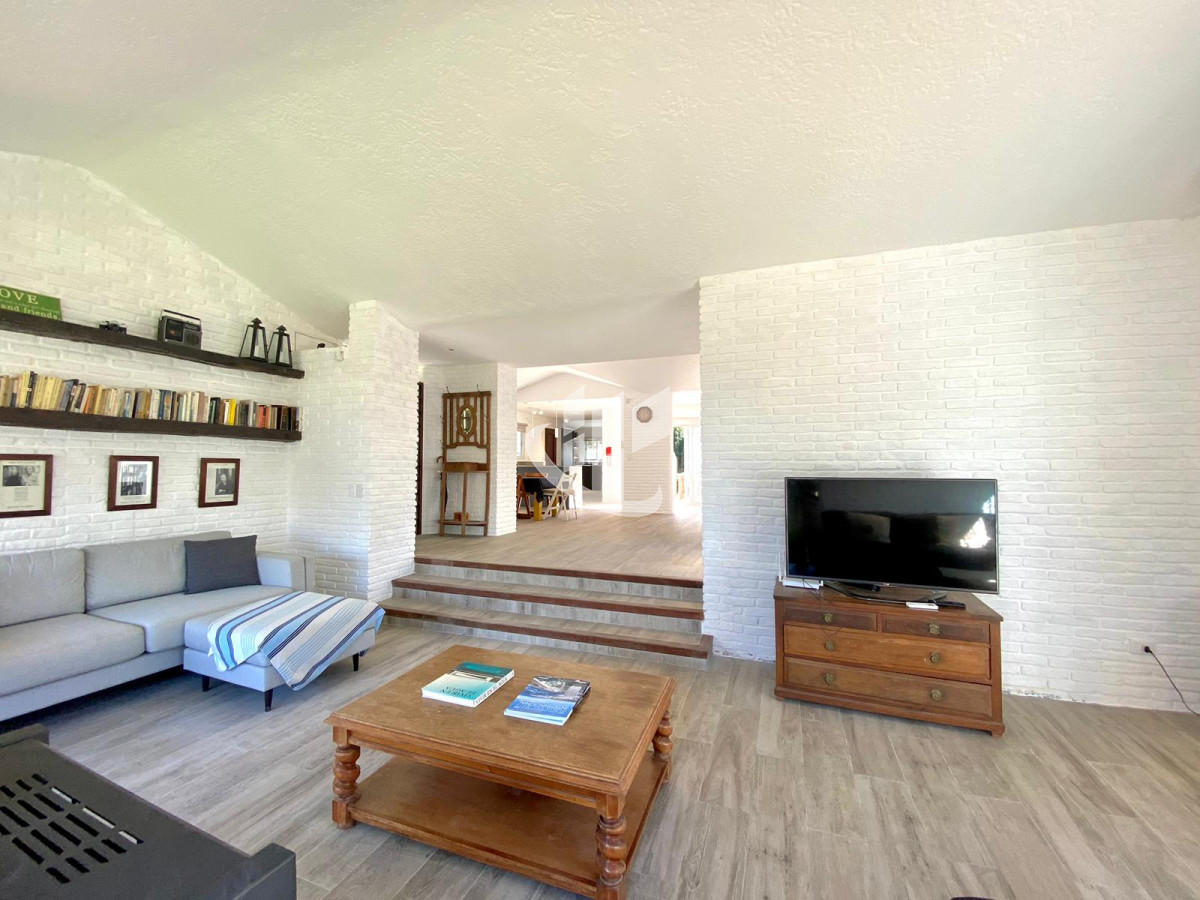 Casa ID.1223 - Alquiler anual casa 4 dormitorios en Punta del Este 