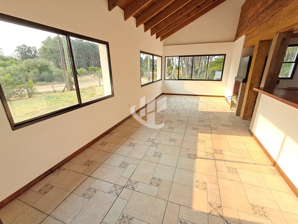 Casa ID.1349 - PUNTA BALLENA CLUB DEL LAGO CASA 3 DORMITORIOS CON PARRILLERO TECHADO VENTA