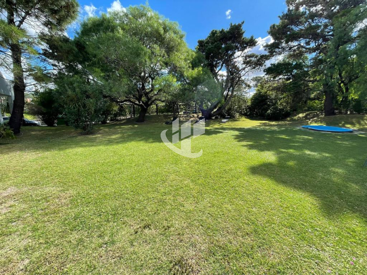 Casa ID.1918 - PUNTA DEL ESTE MANSA CASA 4 DORMITORIOS AMPLIO TERRENO 