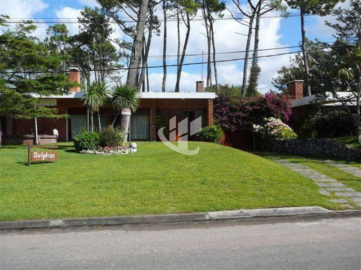 Casa ID.1432 - PUNTA DEL ESTE MANSA CASA A 100 METROS DEL MAR 4 DORMITORIOS PISCINA CLIMATIZADA