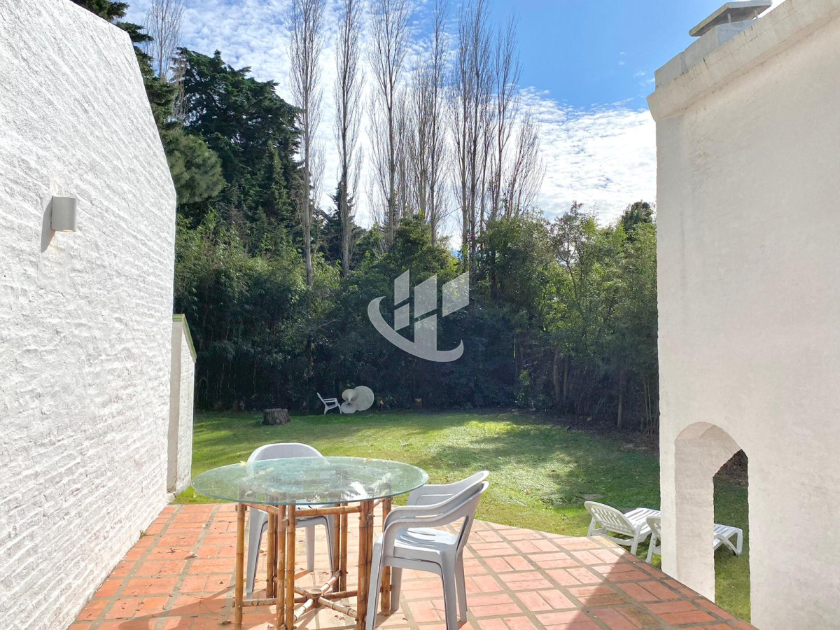 Casa ID.1223 - Alquiler anual casa 4 dormitorios en Punta del Este 