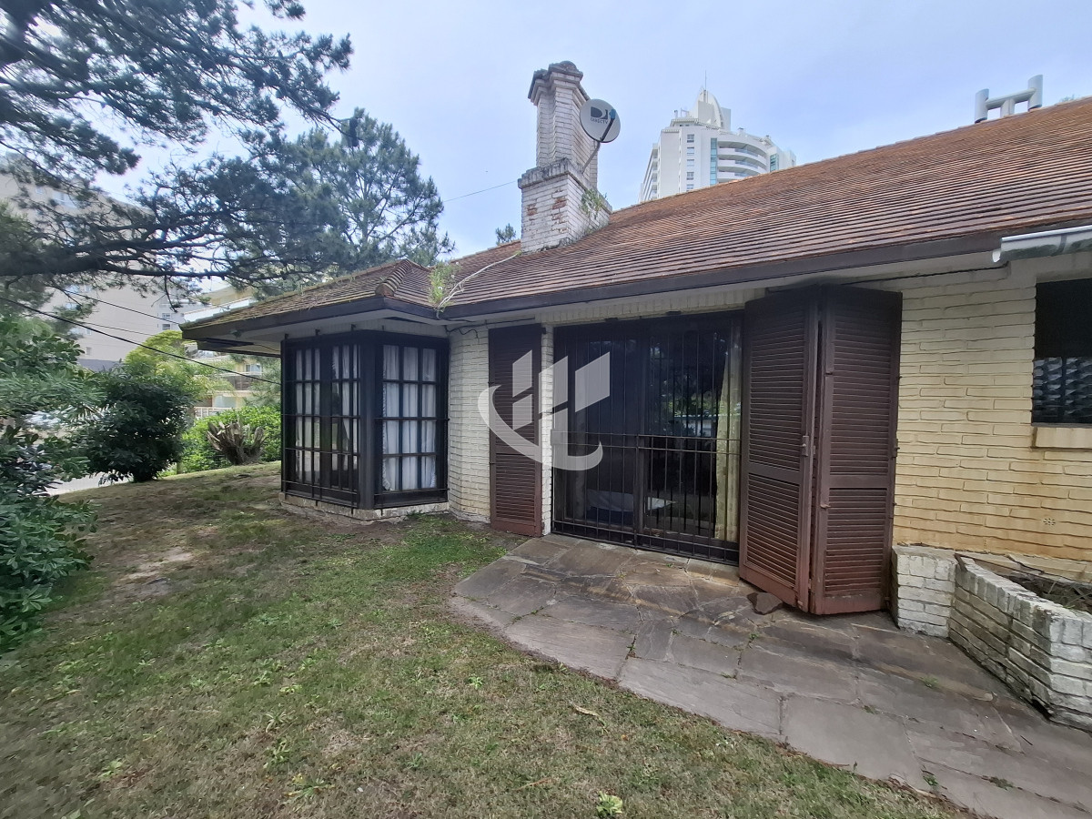 Casa ID.1442 -  CASA EN VENTA 4 DORMITORIOS, PLAYA BRAVA PARADA 7 PUNTA DEL ESTE