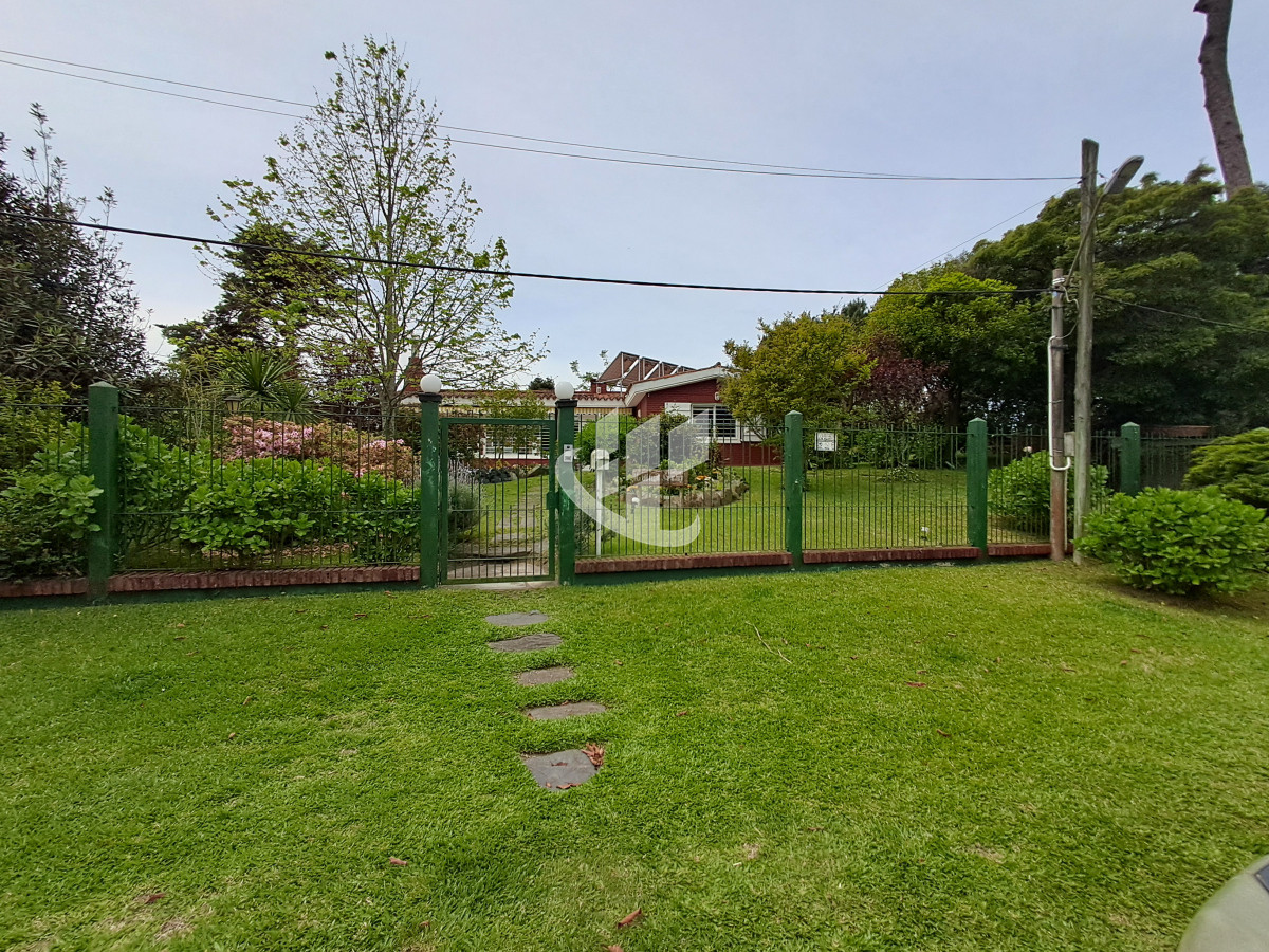 Casa ID.1540 - PUNTA DEL ESTE BARRIO RESIDENCIAL EXCELENTE PROPIEDAD DE 2 DORMITORIOS 3 BAÑOS 