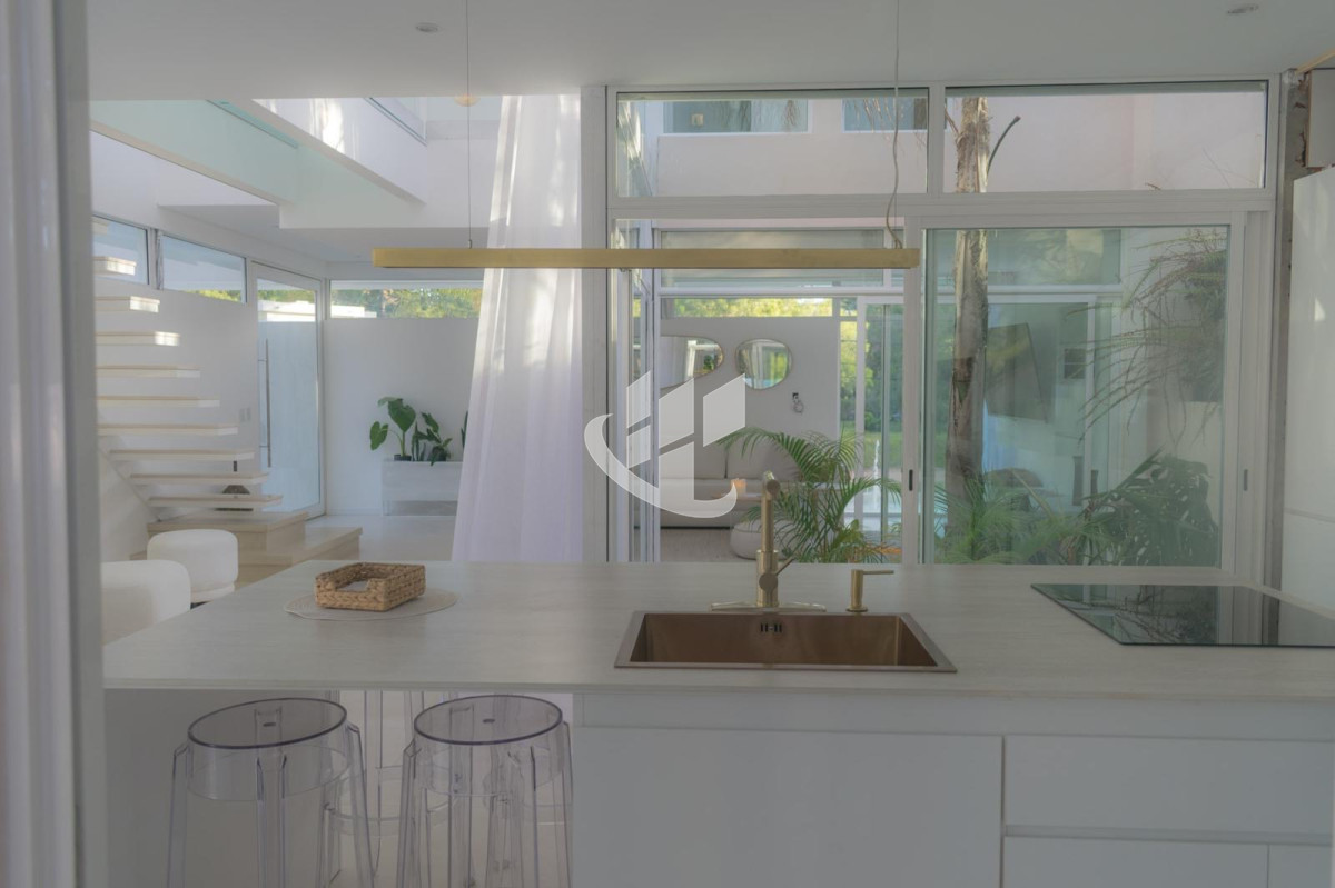 Casa ID.1222 - Casa en venta, a estrenar, 4 dormitorios, piscina climatizada, Solanas, Punta Ballena