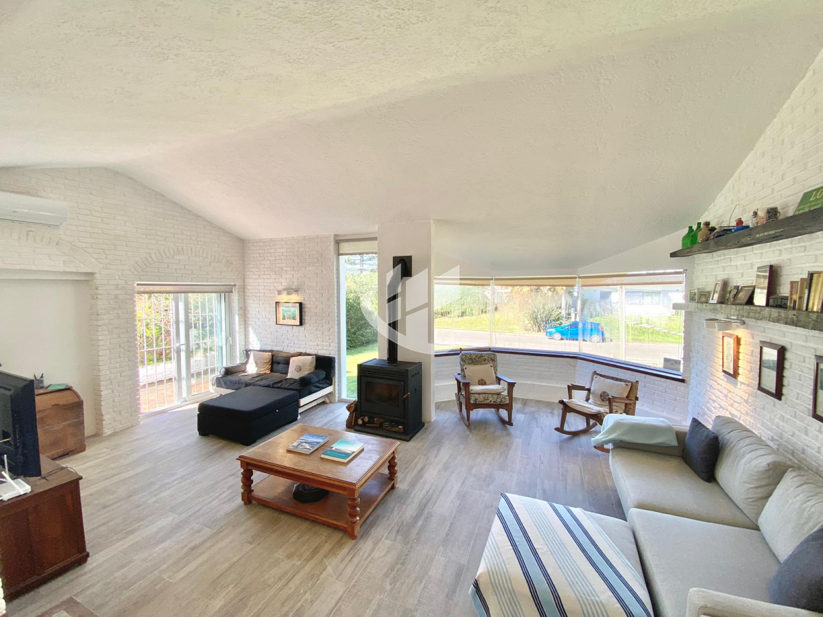 Casa ID.1223 - Alquiler anual casa 4 dormitorios en Punta del Este 