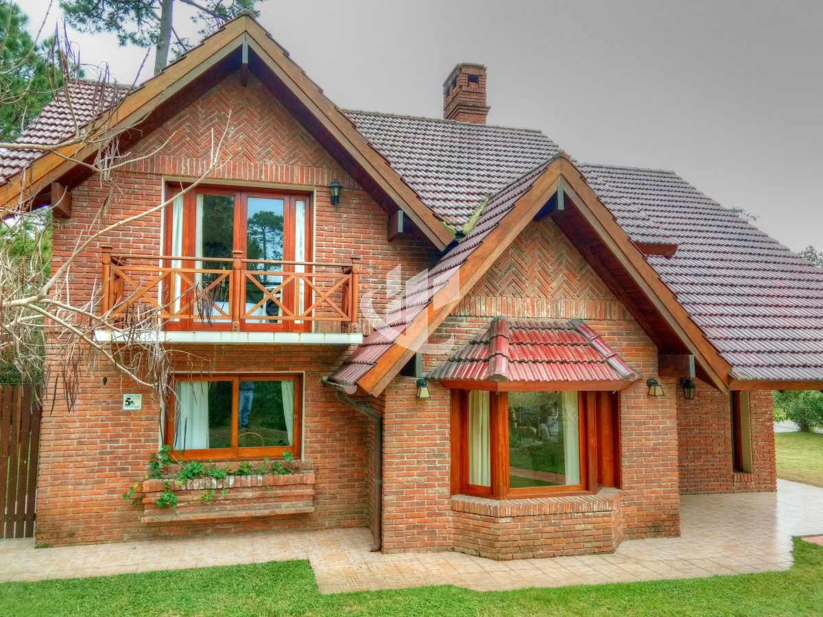 Casa ID.256 - Casa 3 dormitorios, esquinera, Cantegril, Punta del Este