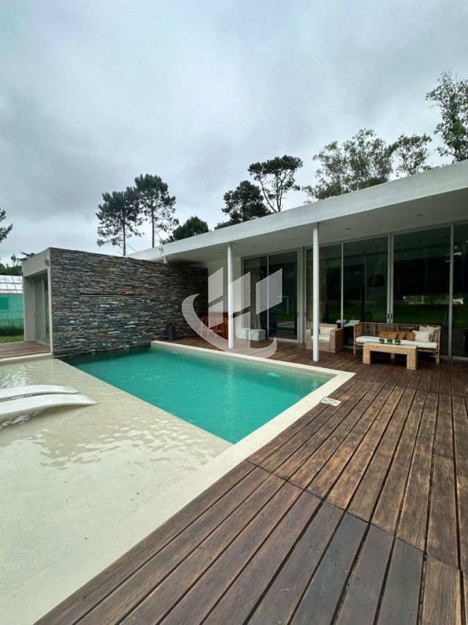 Casa ID.2405 - Alquiler de Verano, 3 dormitorios con piscina climatizada, Burnett, Punta del Este