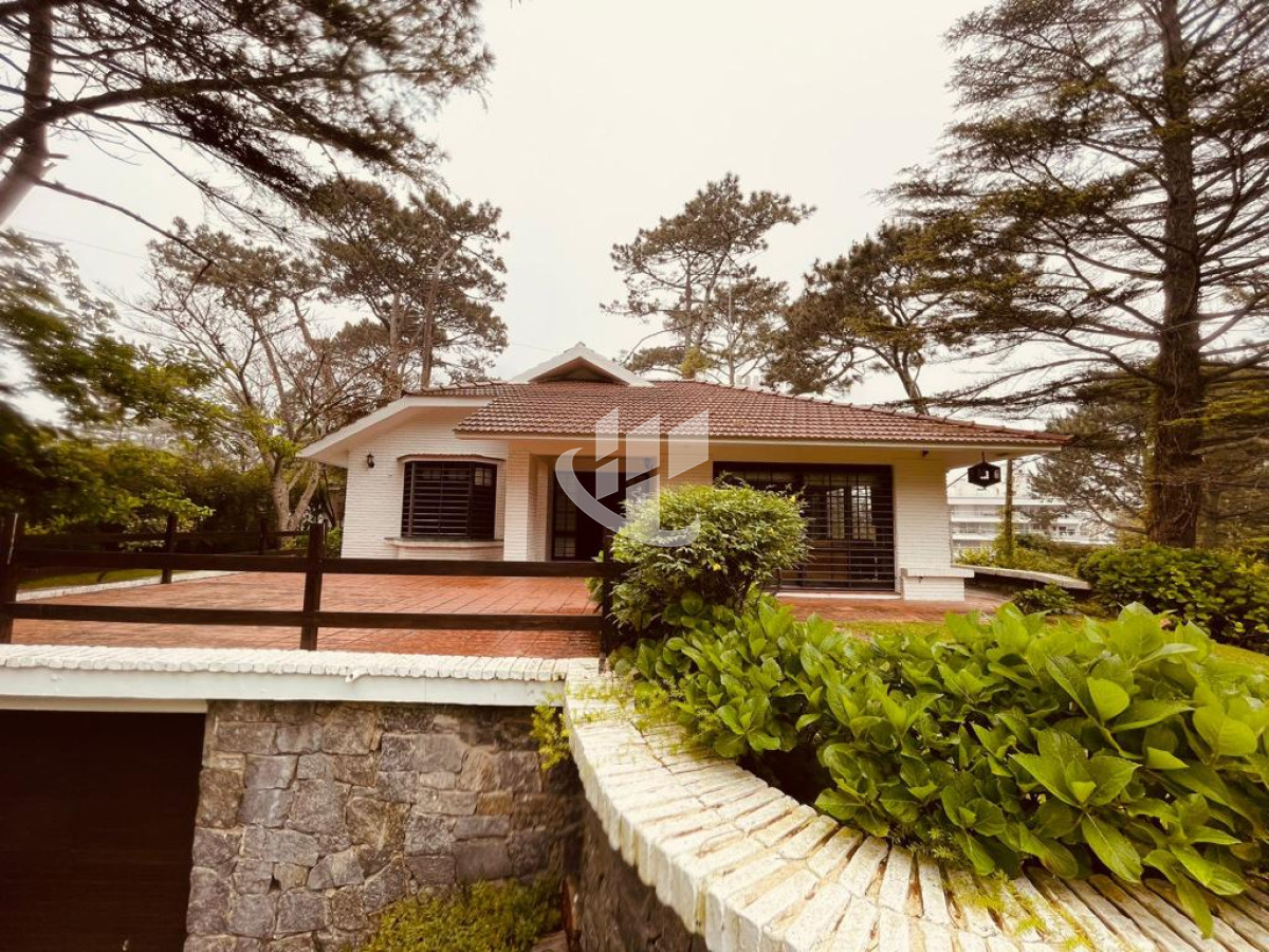 Casa ID.642 - Alquiler de verano, casa, 3 dormitorios mas dep, Cantegril, Punta del Este