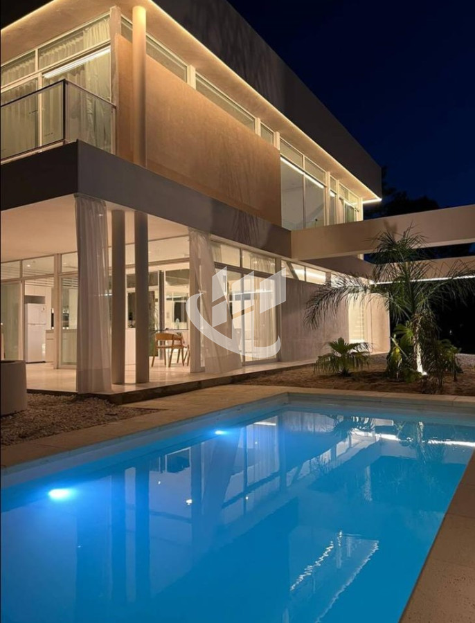 Casa ID.1222 - Casa en venta, a estrenar, 4 dormitorios, piscina climatizada, Solanas, Punta Ballena