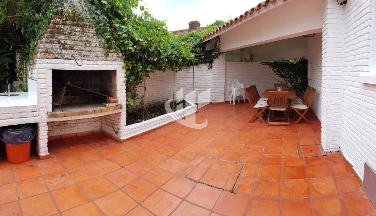 Casa ID.1970 - Casa en alquiler anual de tres dormitorios con piscina en San Rafael- Brava Punta del Este
