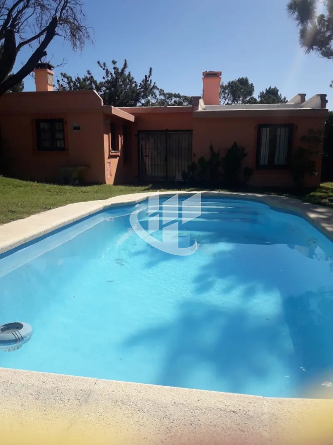 Casa ID.1435 - PUNTA BALLENA TIO TOM CASA DE 3DORMITORIOS PISCINA A 100 M DEL MAR 