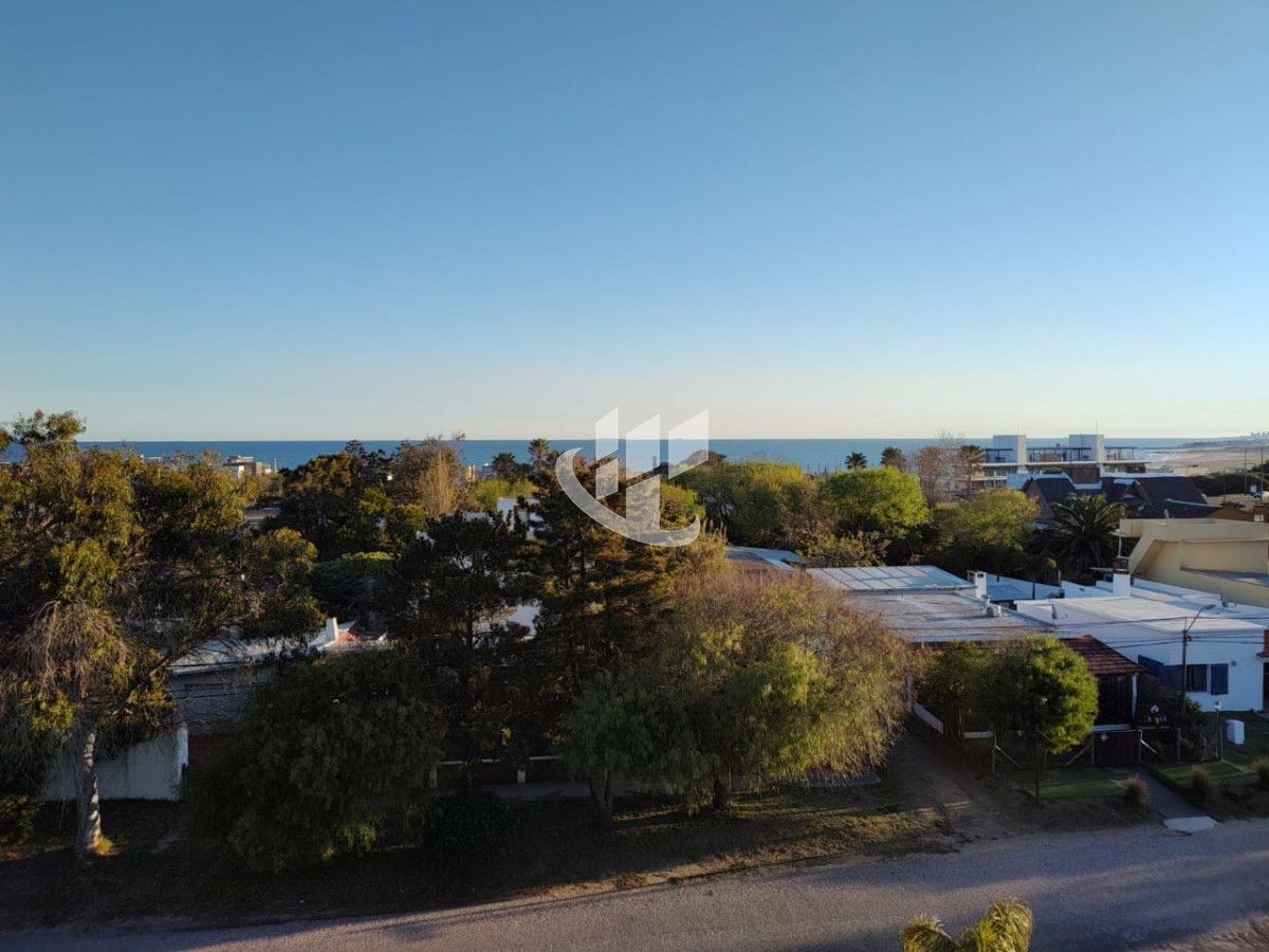 Casa ID.1430 - PUNTA DEL ESTE TIO TOM CASA DE 4 DORMITORIOS PISCINA A METROS DEL MAR!!