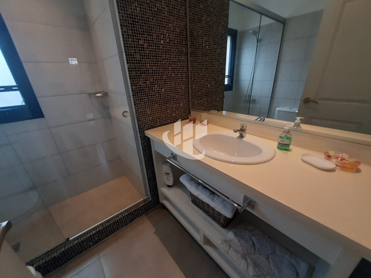 Casa ID.1244 - Casa venta, 2 dormitorios, piscina climatizada, barrio privado, Pinares, Punta del Este