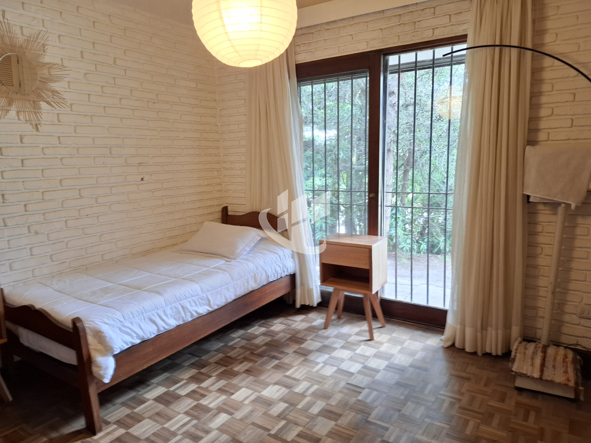 Casa ID.1442 -  CASA EN VENTA 4 DORMITORIOS, PLAYA BRAVA PARADA 7 PUNTA DEL ESTE