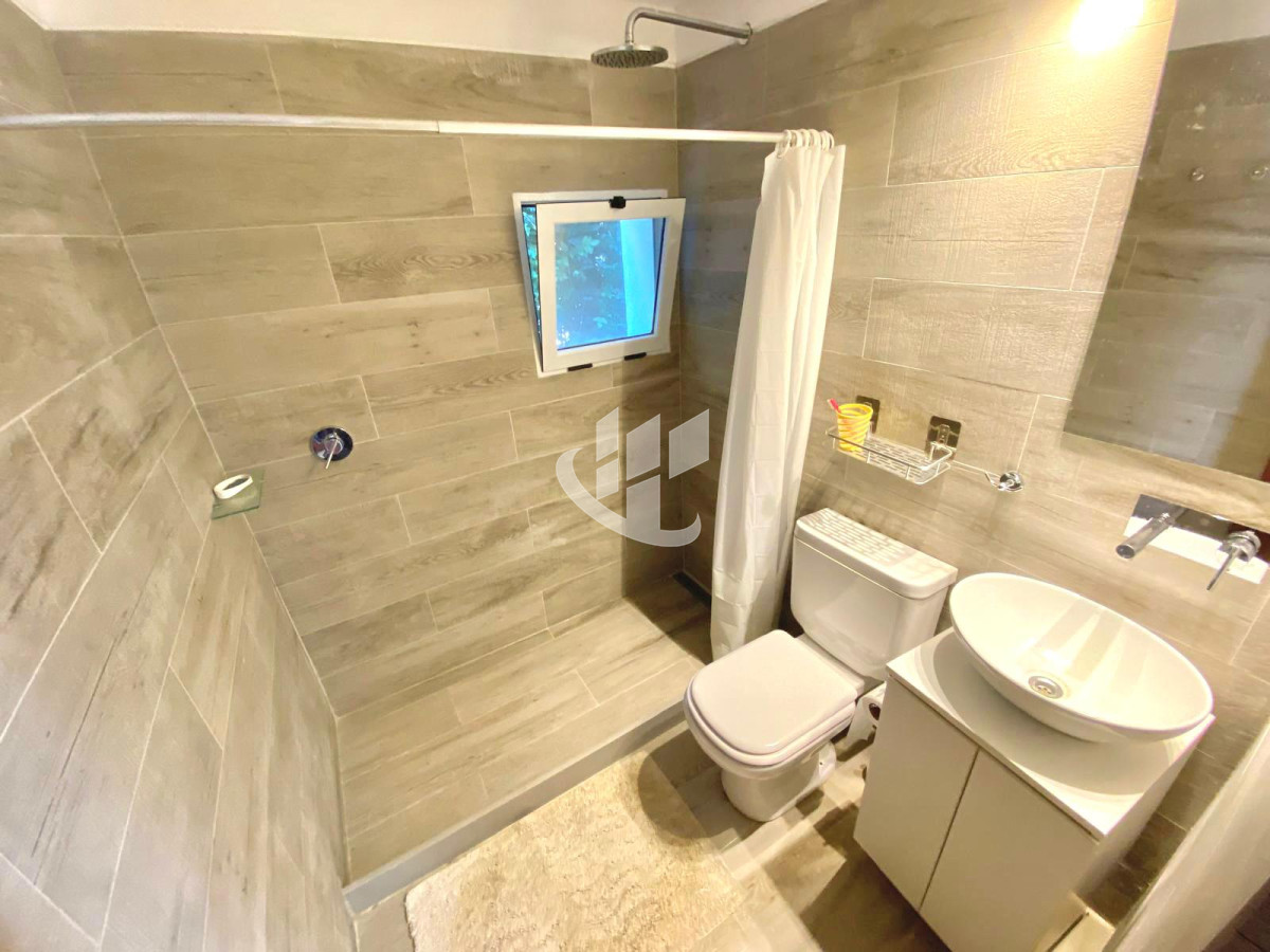 Casa ID.1223 - Alquiler anual casa 4 dormitorios en Punta del Este 