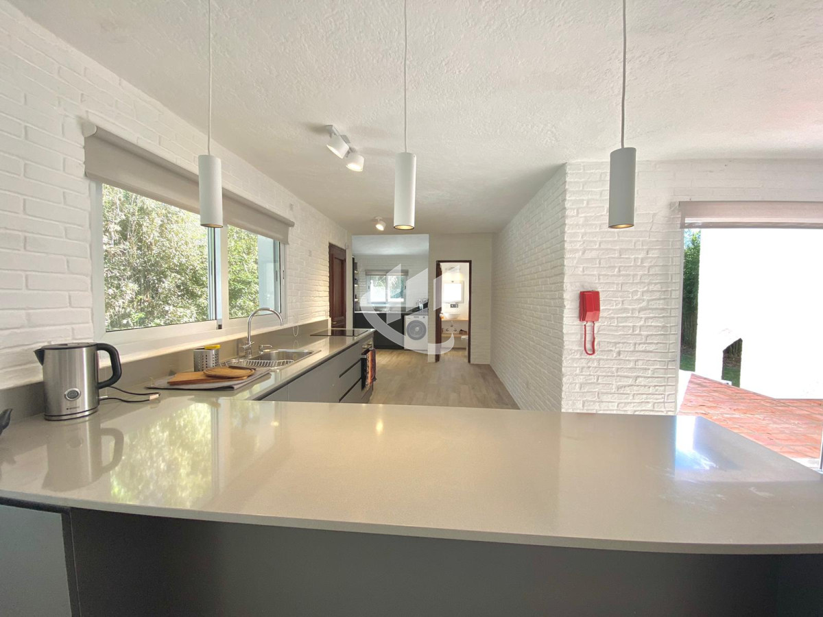 Casa ID.1223 - Alquiler anual casa 4 dormitorios en Punta del Este 