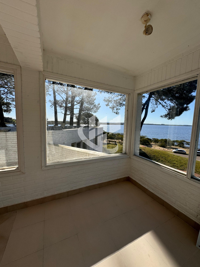 Casa ID.1568 - Casa en Venta Primera linea a la laguna. Punta Ballena.