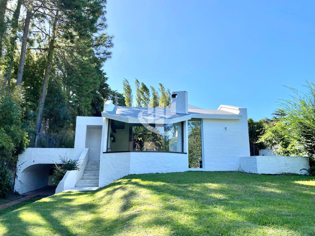 Casa ID.1223 - Alquiler anual casa 4 dormitorios en Punta del Este 