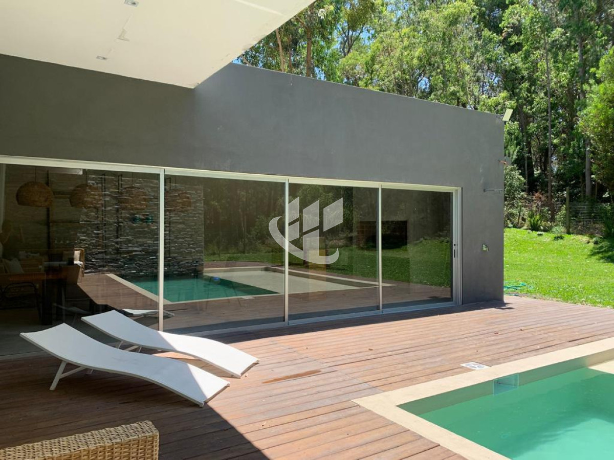 Casa ID.2405 - Alquiler de Verano, 3 dormitorios con piscina climatizada, Burnett, Punta del Este