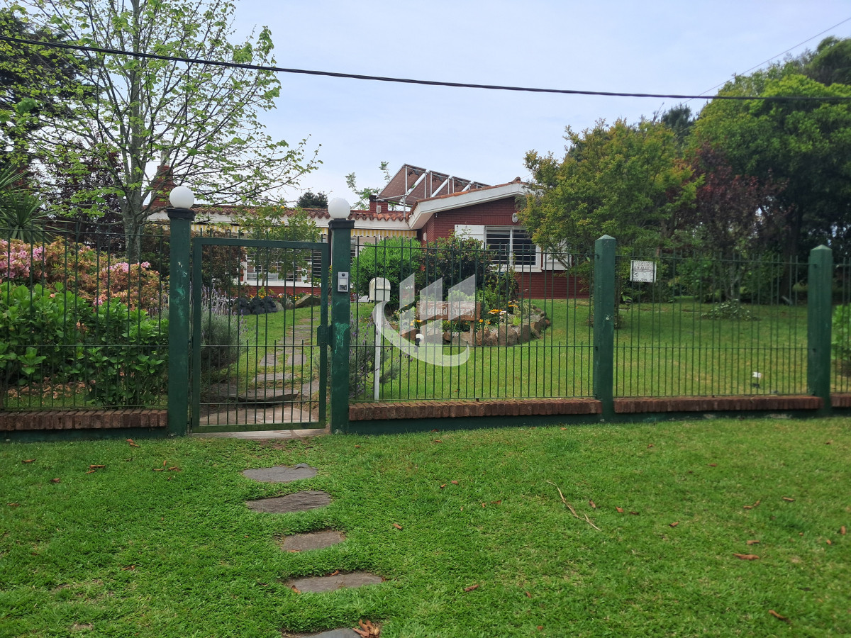 Casa ID.1540 - PUNTA DEL ESTE BARRIO RESIDENCIAL EXCELENTE PROPIEDAD DE 2 DORMITORIOS 3 BAÑOS 