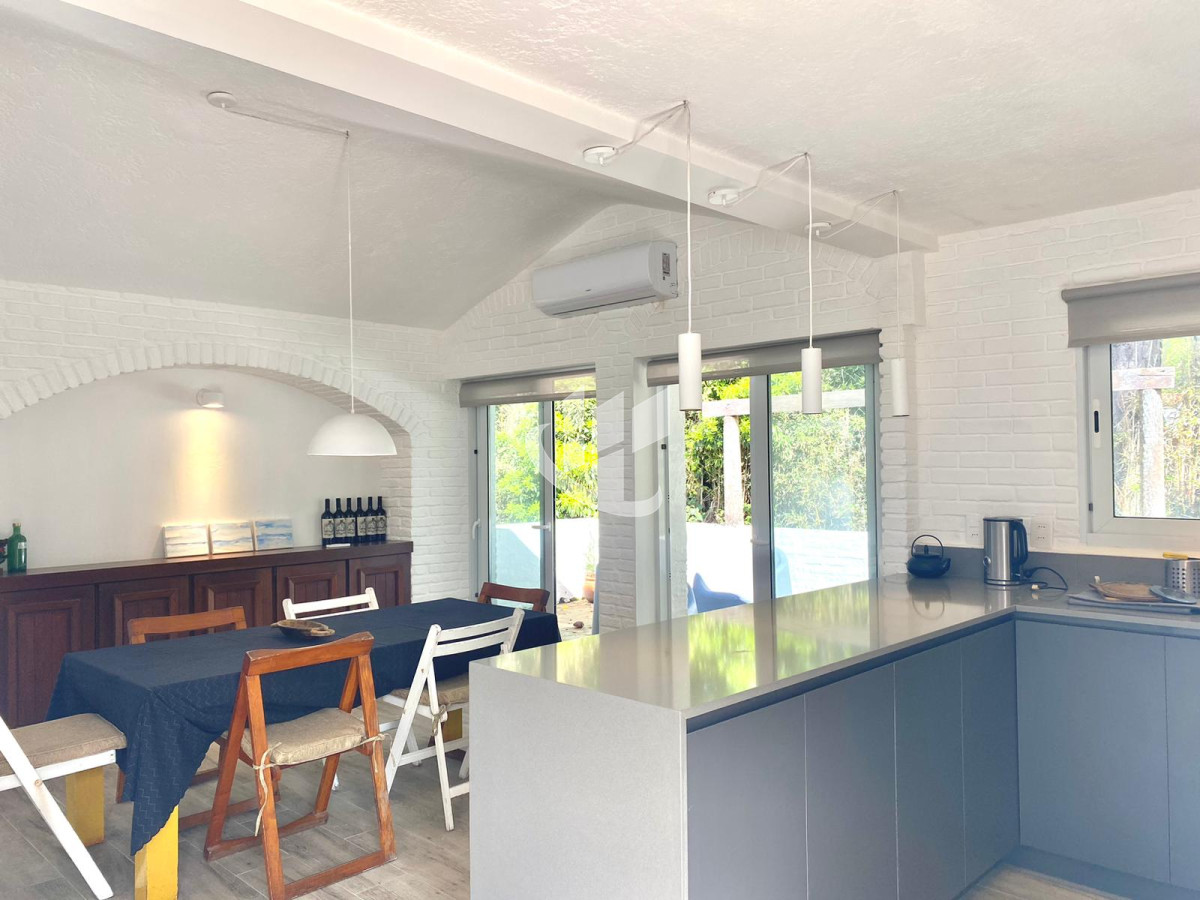 Casa ID.1223 - Alquiler anual casa 4 dormitorios en Punta del Este 