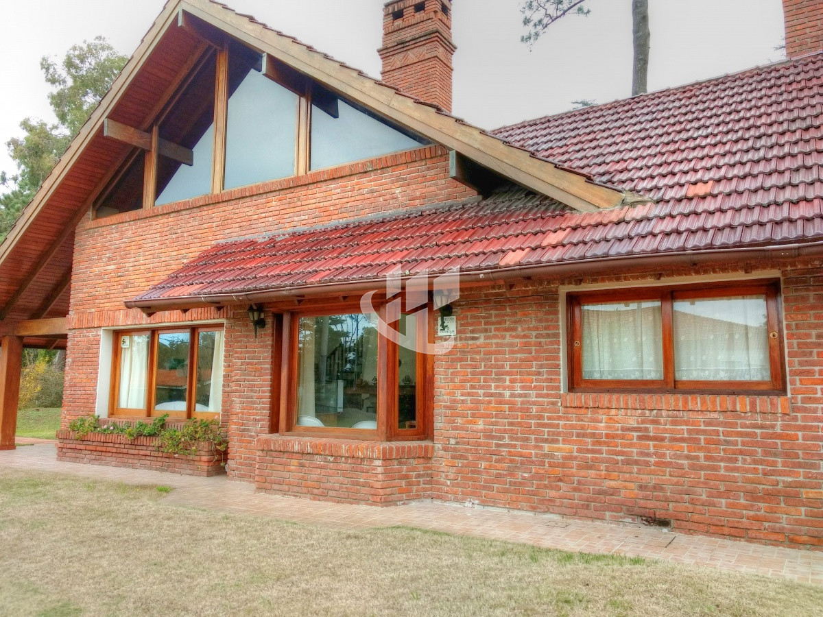 Casa ID.256 - Casa 3 dormitorios, esquinera, Cantegril, Punta del Este