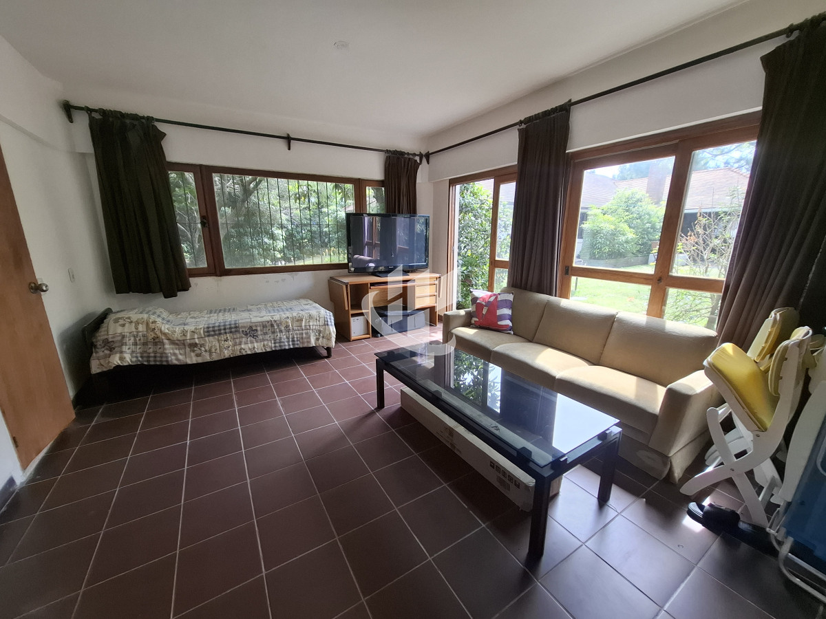 Casa ID.1442 -  CASA EN VENTA 4 DORMITORIOS, PLAYA BRAVA PARADA 7 PUNTA DEL ESTE