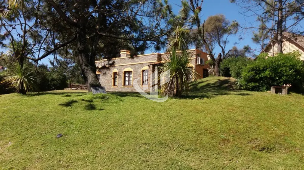 Casa ID.1435 - PUNTA BALLENA TIO TOM CASA DE 3DORMITORIOS PISCINA A 100 M DEL MAR 