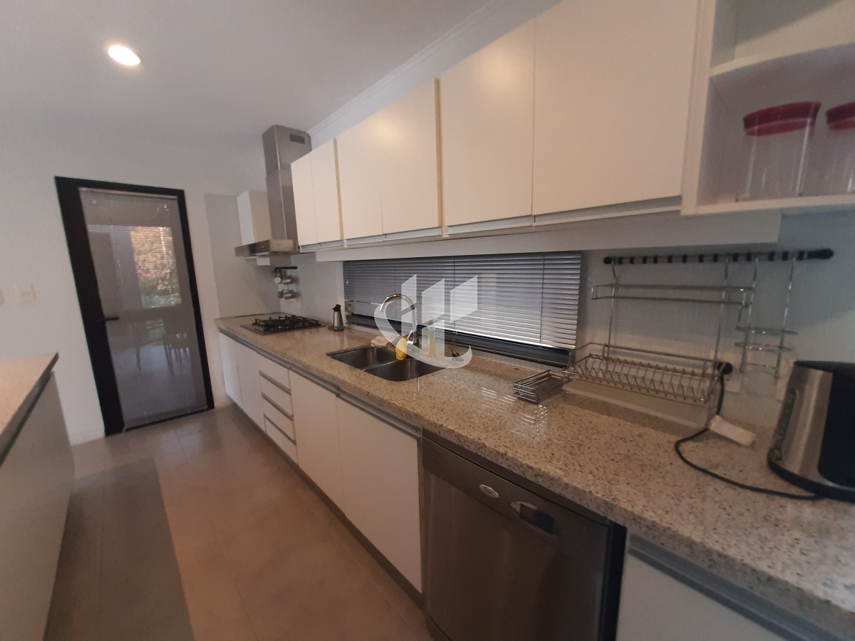Casa ID.1244 - Casa venta, 2 dormitorios, piscina climatizada, barrio privado, Pinares, Punta del Este