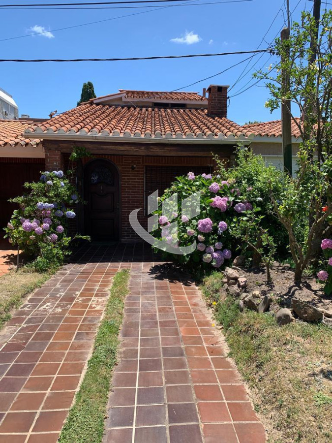 Casa ID.691 - Alquiler anual, casa, 3 dormitorios, Playa Mansa, Punta del Este