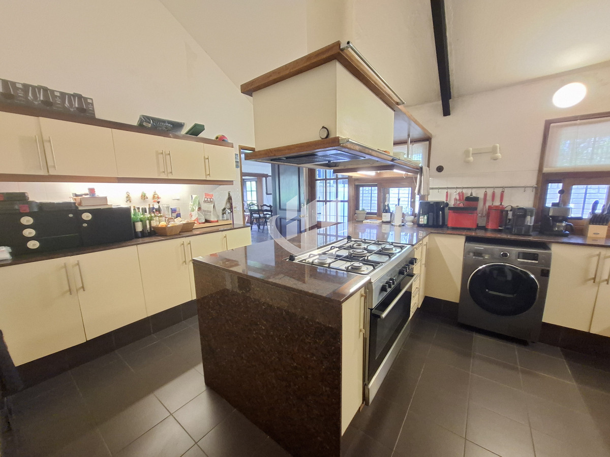 Casa ID.1442 -  CASA EN VENTA 4 DORMITORIOS, PLAYA BRAVA PARADA 7 PUNTA DEL ESTE
