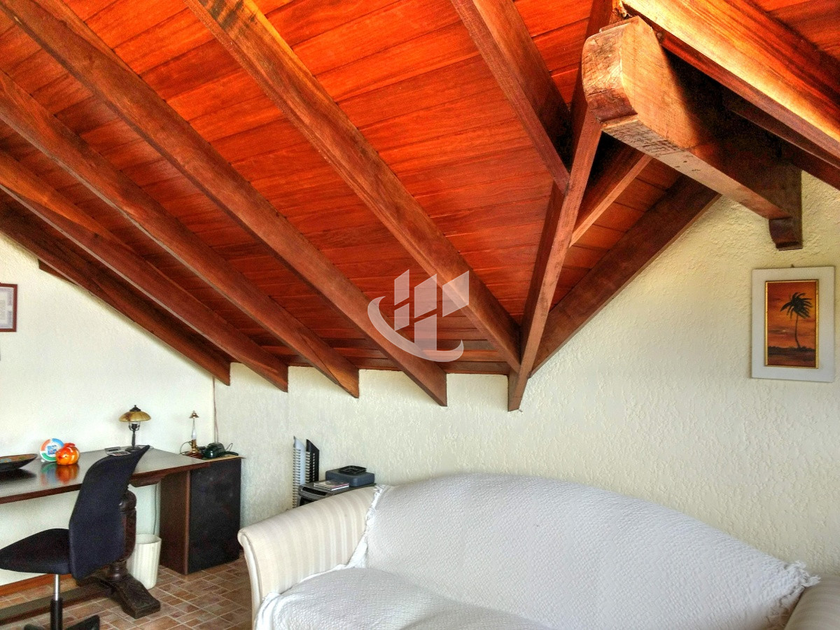 Casa ID.256 - Casa 3 dormitorios, esquinera, Cantegril, Punta del Este