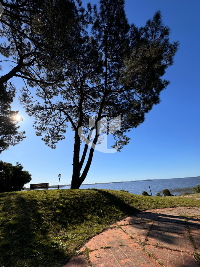 Casa ID.1568 - Casa en Venta Primera linea a la laguna. Punta Ballena.
