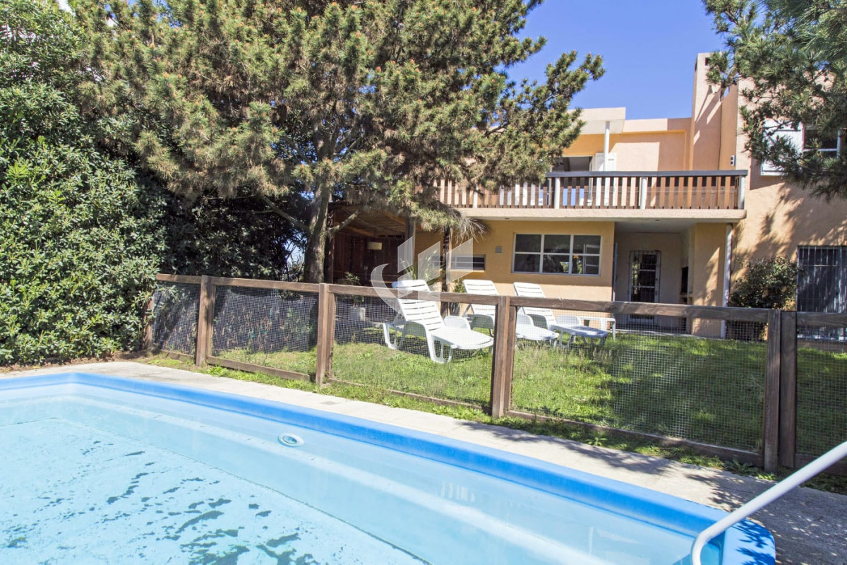 Casa ID.1430 - PUNTA DEL ESTE TIO TOM CASA DE 4 DORMITORIOS PISCINA A METROS DEL MAR!!