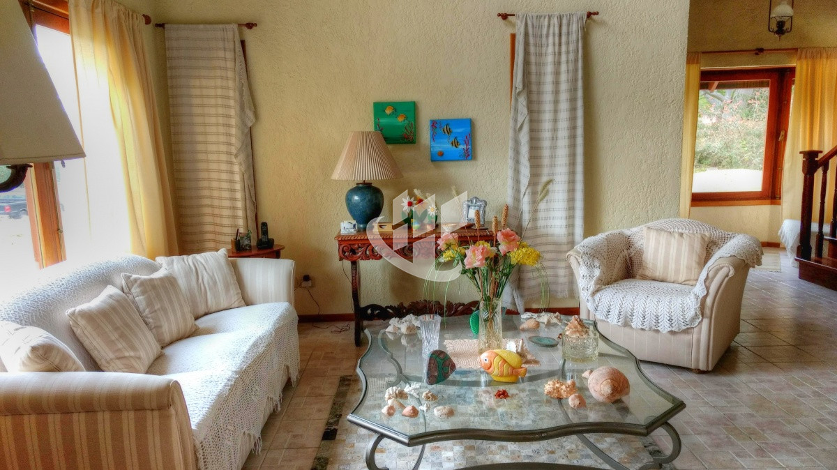 Casa ID.256 - Casa 3 dormitorios, esquinera, Cantegril, Punta del Este