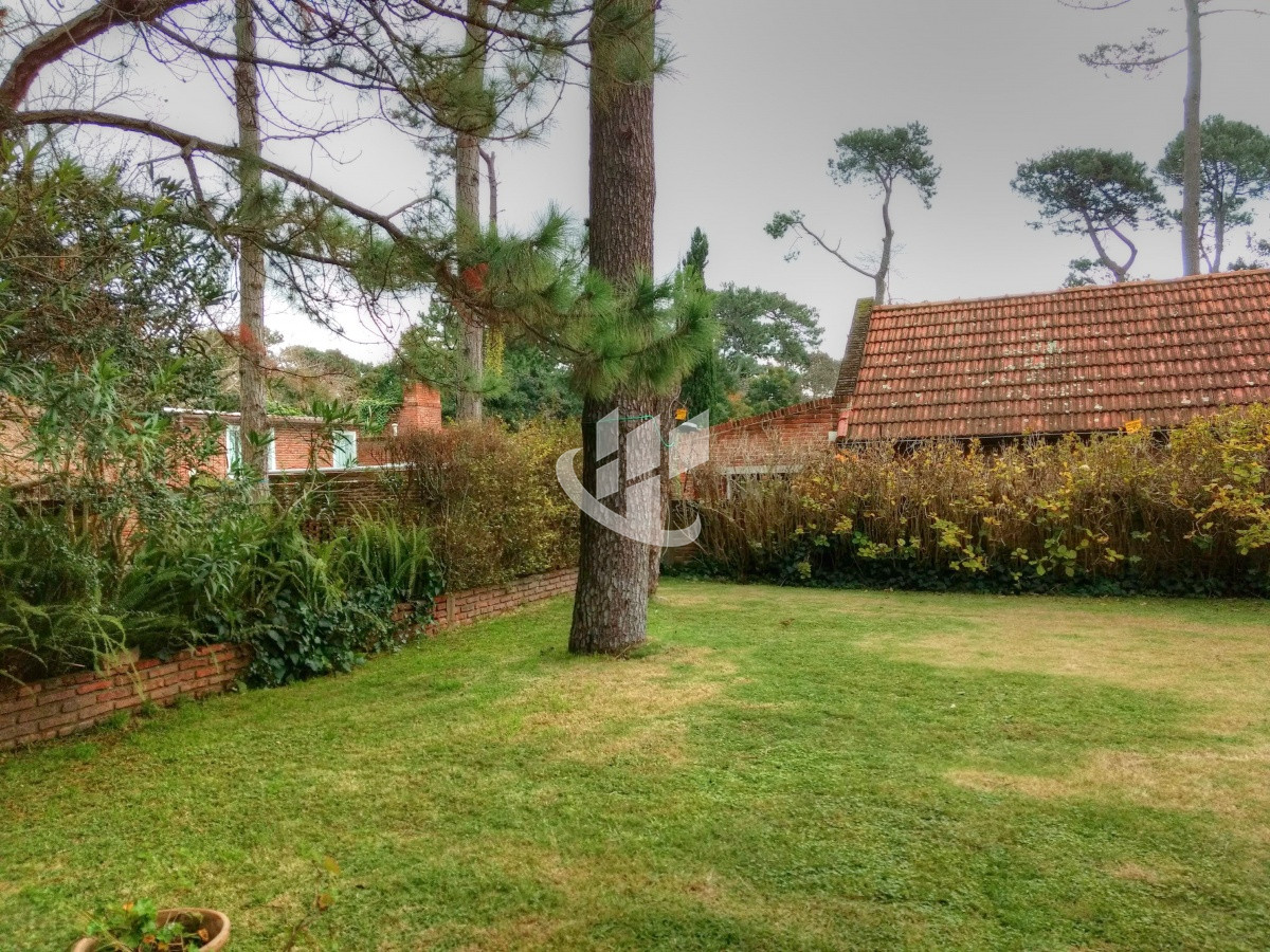 Casa ID.256 - Casa 3 dormitorios, esquinera, Cantegril, Punta del Este