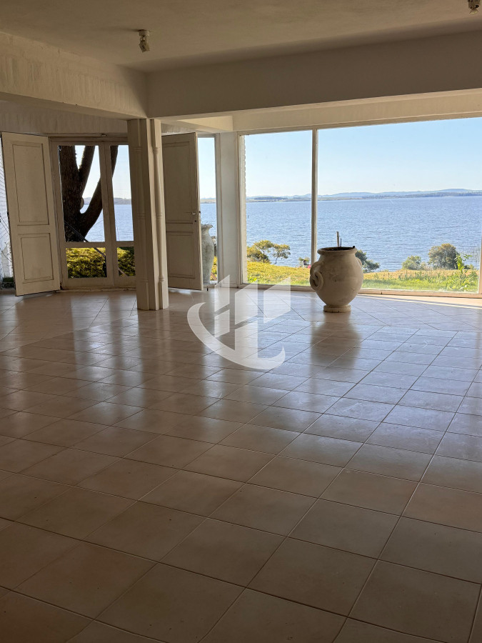 Casa ID.1568 - Casa en Venta Primera linea a la laguna. Punta Ballena.