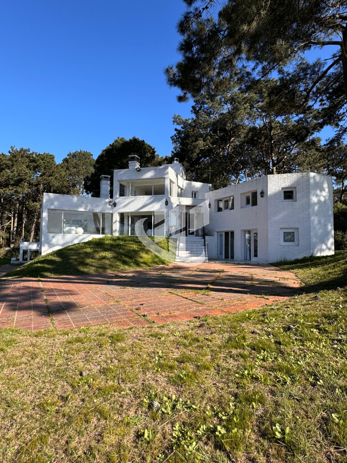 Casa ID.1568 - Casa en Venta Primera linea a la laguna. Punta Ballena.