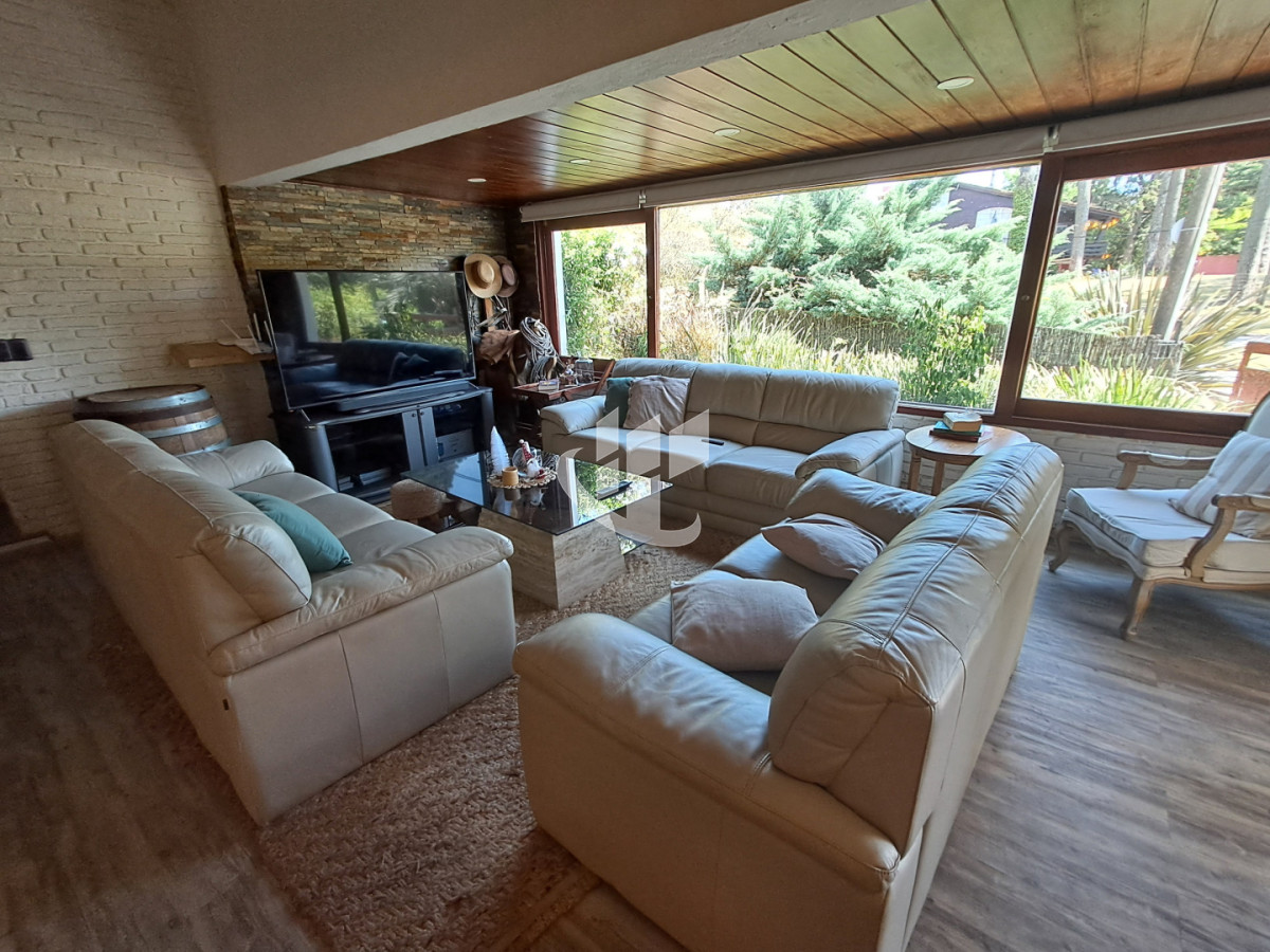 Casa ID.2395 - PUNTA DEL ESTE SAN RAFAEL 4 DORMITORIOS 2 BAÑOS PISCINA PARRILLERO