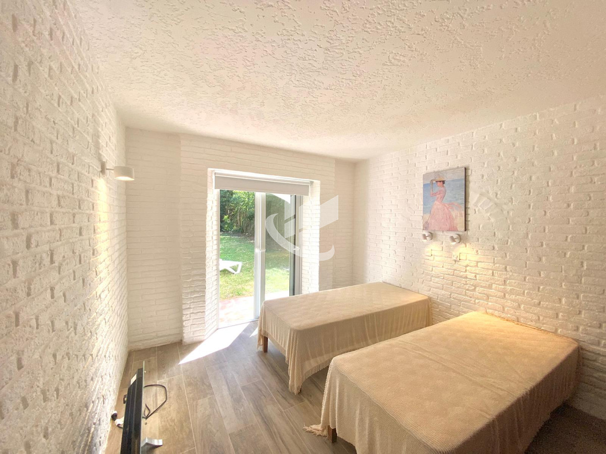 Casa ID.1223 - Alquiler anual casa 4 dormitorios en Punta del Este 