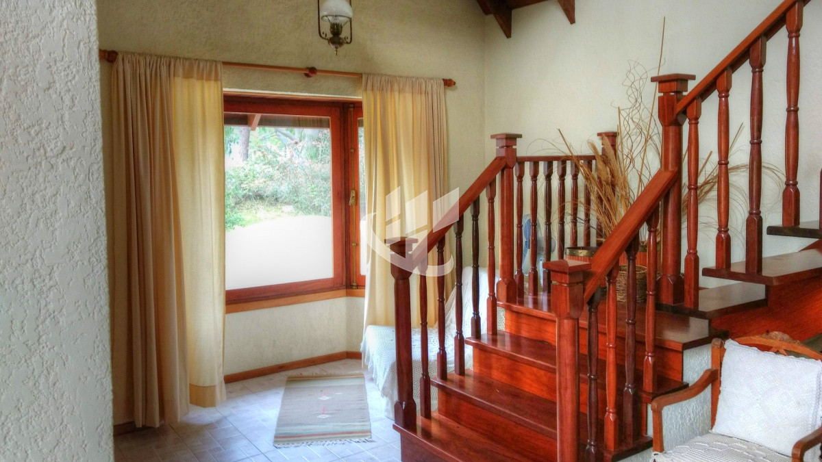 Casa ID.256 - Casa 3 dormitorios, esquinera, Cantegril, Punta del Este
