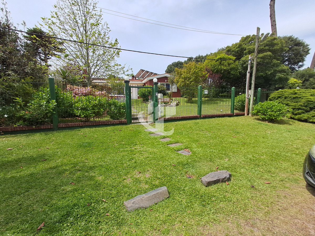 Casa ID.1540 - PUNTA DEL ESTE BARRIO RESIDENCIAL EXCELENTE PROPIEDAD DE 2 DORMITORIOS 3 BAÑOS 
