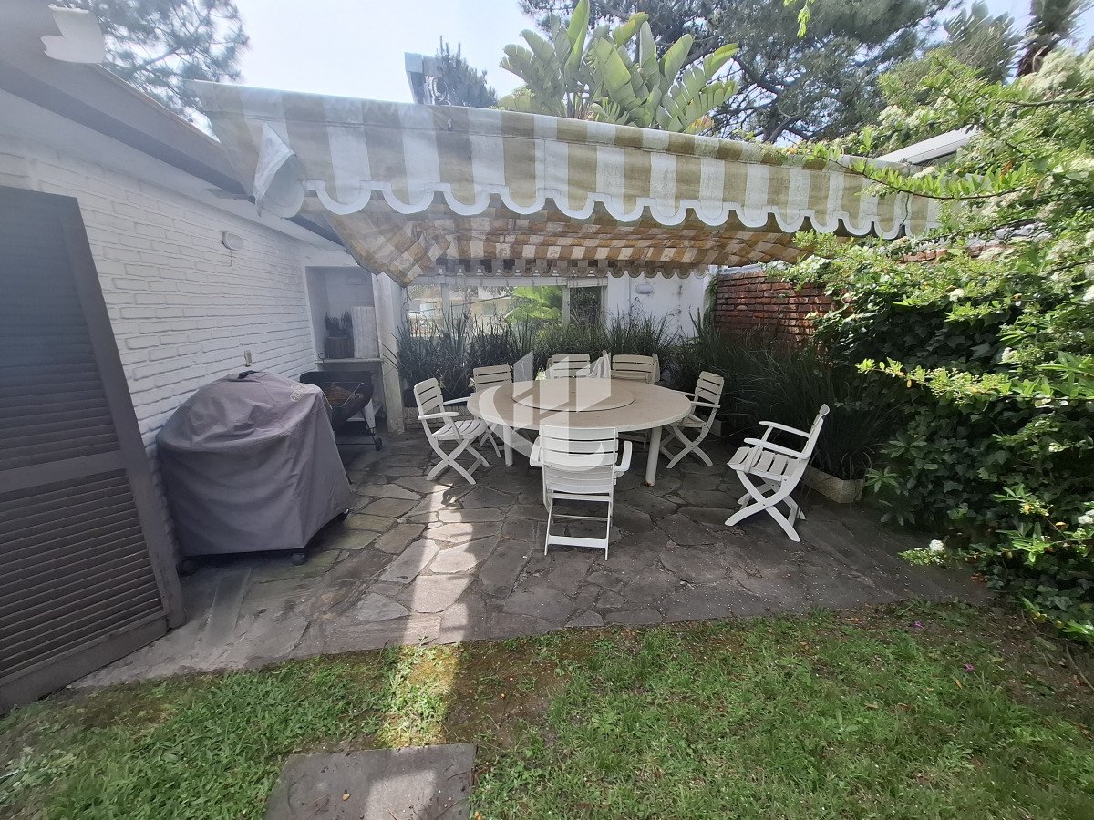 Casa ID.1442 -  CASA EN VENTA 4 DORMITORIOS, PLAYA BRAVA PARADA 7 PUNTA DEL ESTE