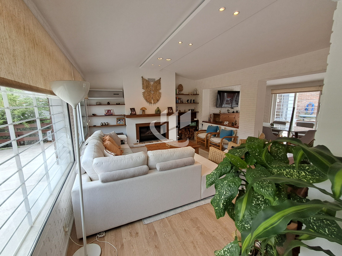 Casa ID.1540 - PUNTA DEL ESTE BARRIO RESIDENCIAL EXCELENTE PROPIEDAD DE 2 DORMITORIOS 3 BAÑOS 