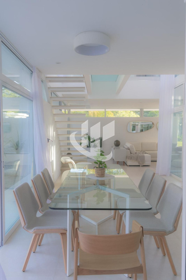 Casa ID.1222 - Casa en venta, a estrenar, 4 dormitorios, piscina climatizada, Solanas, Punta Ballena