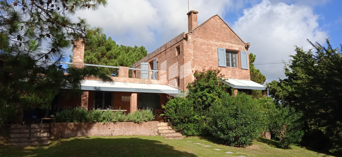 Casa ID.689 - Venta, casa, 3 suites mas dep, La Barra, Punta del Este