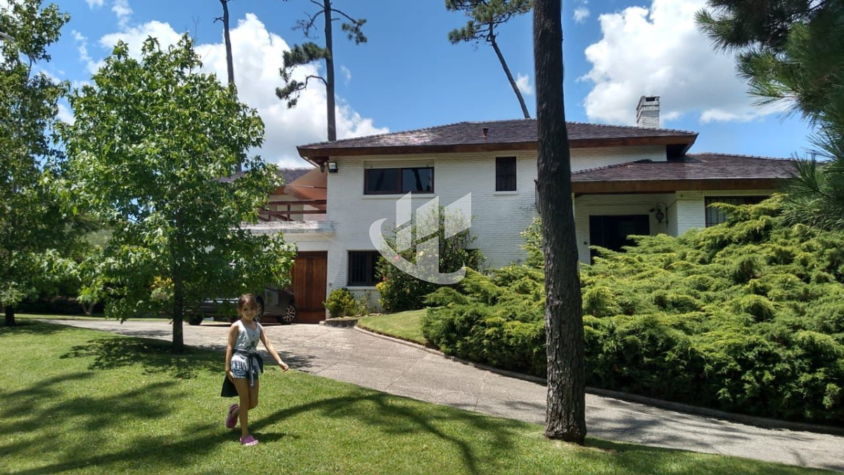 Casa ID.945 - CASA EN ALQUILER ANUAL, 3 DORMITORIOS, PUNTA DEL ESTE, PINARES