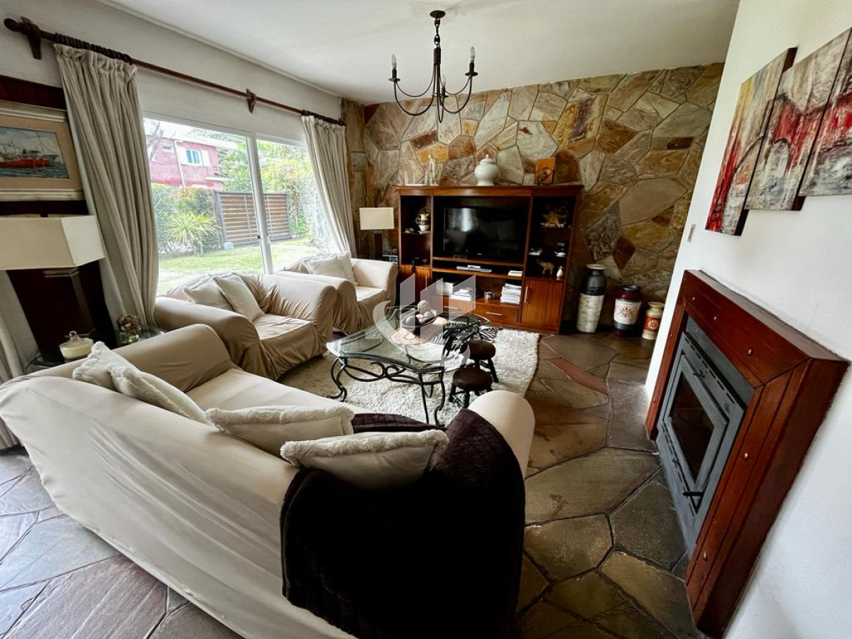 Casa ID.2070 - Alquiler de Temporada, 3 dormitorios, piscina climatizada, Mansa, Punta del Este