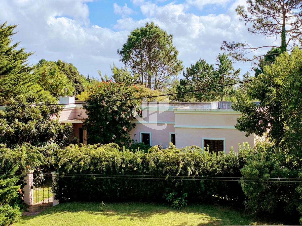 Casa ID.2417 - PUNTA DEL ESTE JARDINES DE CORDOBA ALQUILER ANUAL DESDE MARZO CASA DE 3 DORMITORIOS 3 BAÑOS