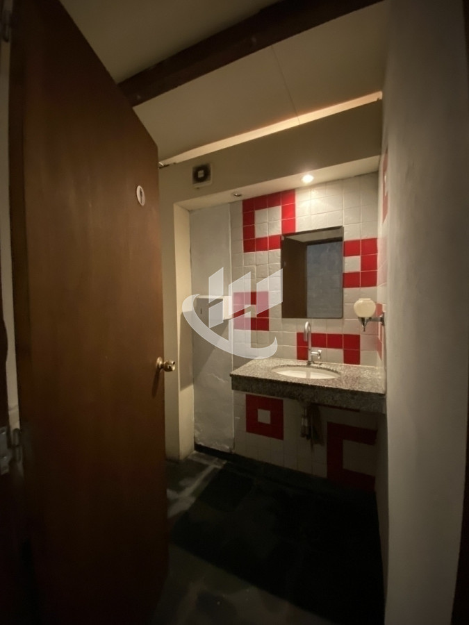 Casa ID.1022 - Venta casa con local al frente ideal para empresa 